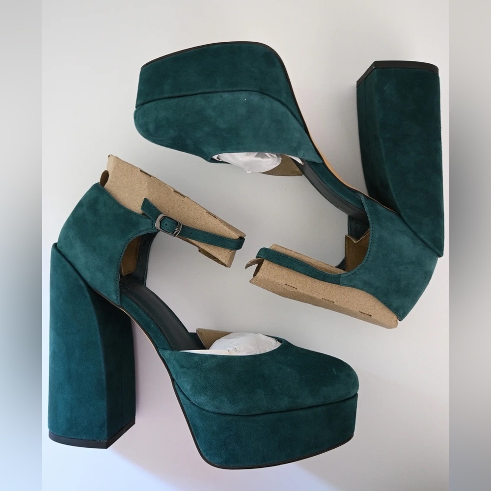 Vince Camuto Platform Heels - Picture 4 of 4